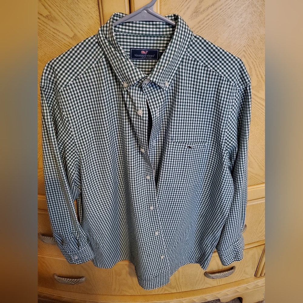 Vineyard Vines men's green and white button down size large perfect condition